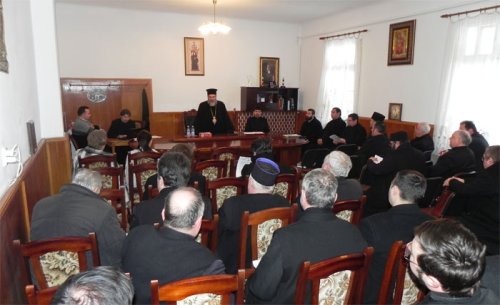 Adunarea generală a membrilor Fundaţiei „Episcop Melchisedec“ Poza 103830