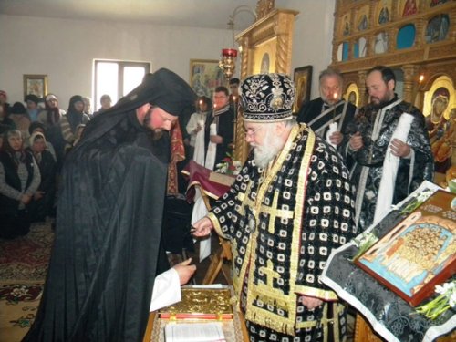 Hram la Mănăstirea Valea Teilor, Episcopia Tulcii Poza 104135