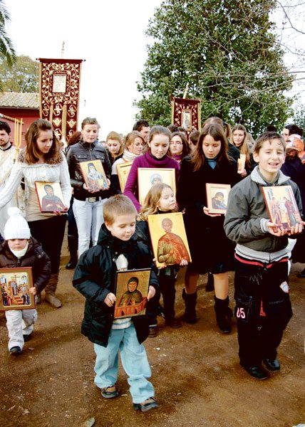 Procesiune din evlavie faţă de icoane Poza 104134