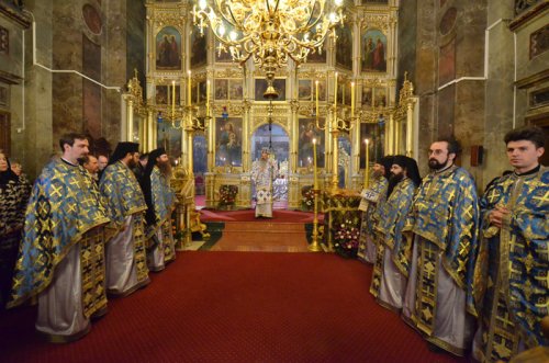 Duminica Ortodoxiei la Catedrala mitropolitană din Iaşi Poza 104210