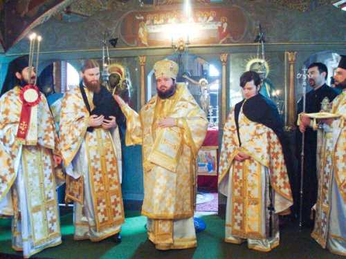 Liturghie arhierească la Mănăstirea Izbuc Poza 104420