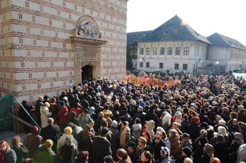 Biserica Curtea Veche din Capitală îşi sărbătoreşte hramul istoric Poza 104442