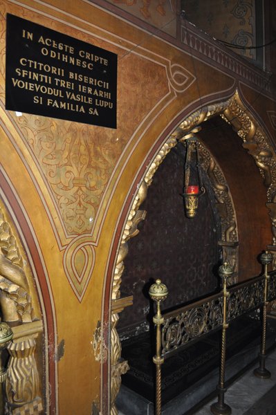 Parastas pentru domnitorul Vasile Lupu la Mănăstirea „Sfinţii Trei Ierarhi“ Poza 104548