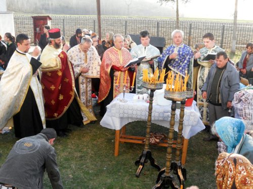 Liturghie şi Maslu de praznicul Bunei Vestiri în oraşul Ţicleni Poza 104590