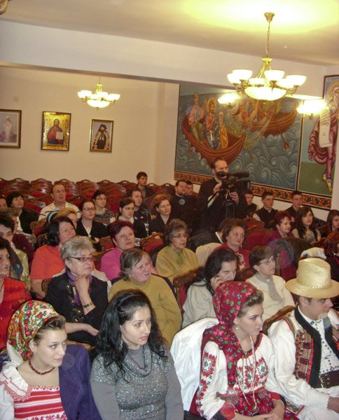 Voluntari străini în vizită la Asociaţia Ortodoxă din Oradea Poza 104643