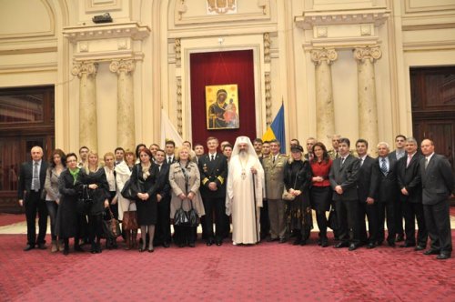 Viitorii ofiţeri, în vizită la Patriarhia Română Poza 104712