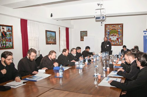 Sesiune de formare pentru preoţii sibieni Poza 104755