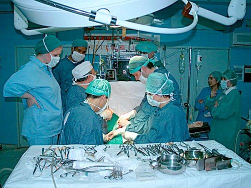 „Chirurgul operează, Dumnezeu vindecă!“ Poza 104803