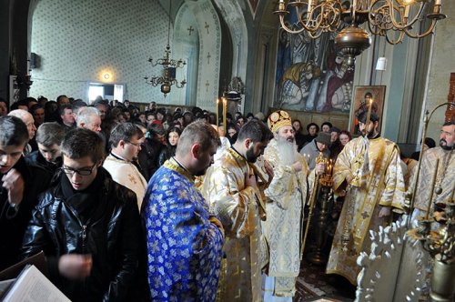 „Ne putem apropia de Domnul Hristos prin smerenie“ Poza 104890