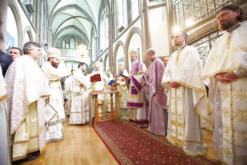 Patriarhul, în mijlocul românilor din Franţa Poza 104893