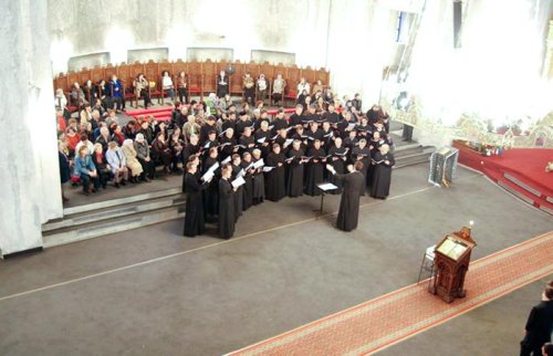 Corala preoţilor Arhiepiscopiei Aradului a concertat la Catedrala „Sfânta Treime“ Poza 105015