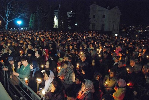 Slujiri arhiereşti de sărbătoarea Sfintelor Paşti Poza 105220