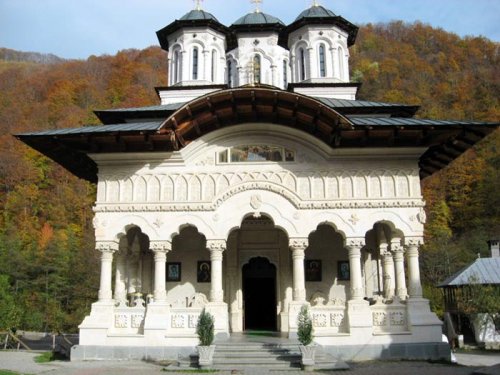 Mănăstirea Lainici se pregăteşte de sărbătoare Poza 105261