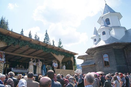 Resfinţirea bisericii din satul Dornişoara, comuna Poiana Stampei Poza 105956