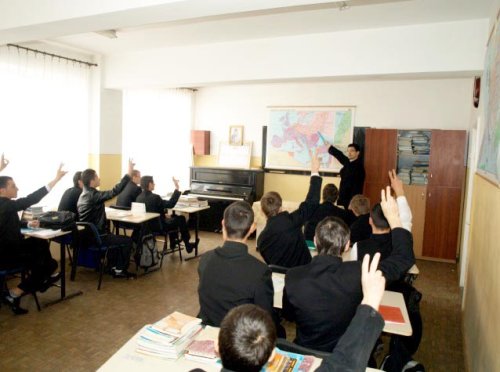 Sesiune de admitere la Seminarul Teologic Liceal Ortodox din Huşi Poza 106012