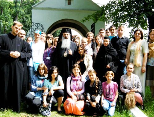 Atorenii din Piatra Neamţ, în excursie la mănăstirile din judeţul Iaşi Poza 106107