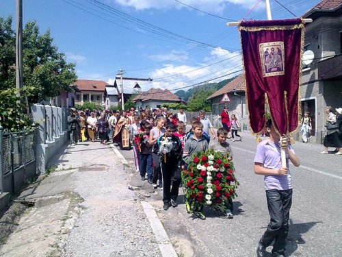 Înălţarea Domnului şi Ziua Eroilor în Parohia Brezoi I Poza 106258