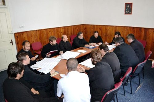 Consiliu profesoral la Seminarul Teologic din Caransebeş Poza 106361
