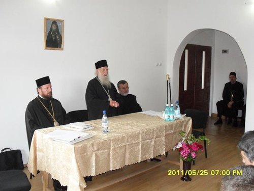 Conferinţă în Arhiepiscopia Râmnicului Poza 106429