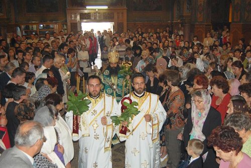 Parohiile timişorene, în haine de praznic Poza 106456