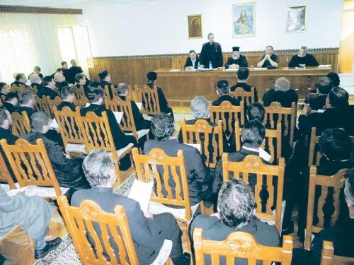 PS Ioachim Băcăuanul a prezidat conferinţa preoţilor din Protopopiatul Bacău Poza 106499