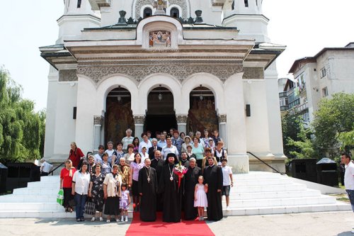 Liturghie arhierească în municipiul Drăgăşani Poza 106617