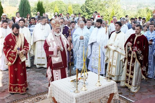 Mănăstirea Corbeni şi-a sărbătorit hramul Poza 106739