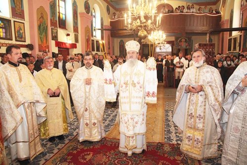 Binecuvântarea lucrărilor la biserica din Paloş Poza 106787