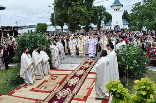 Hramul catedralelor din Constanţa şi Huşi Poza 106830