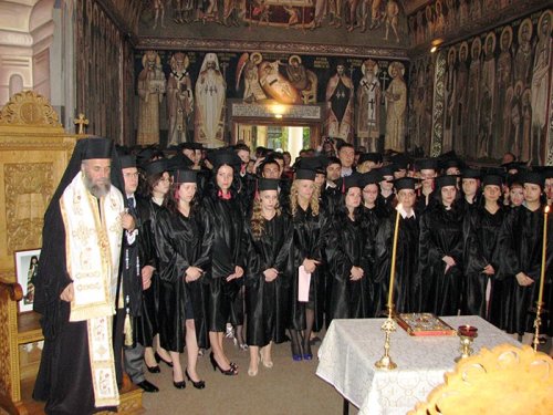 Cursul festiv al absolvenţilor de Medicină de la Dunărea de Jos Poza 106853