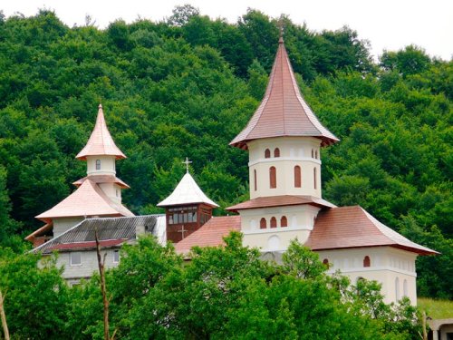 Hramul mănăstirii din Ţara Năsăudului Poza 106852