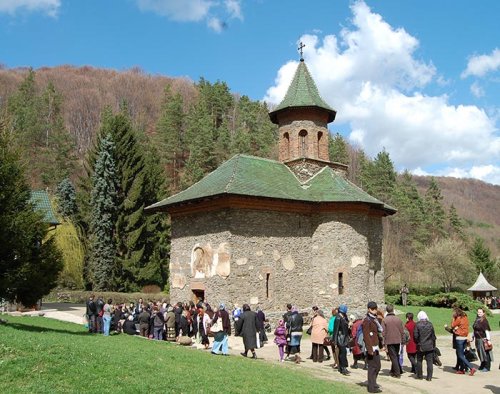 Pelerinaj la Mănăstirea Prislop organizat de Parohia Ţipari din Arad Poza 106863