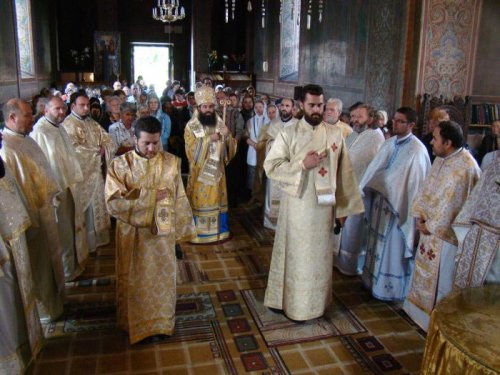 Liturghie arhierească în oraşul Caracal Poza 106896