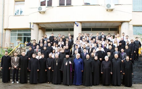 Festivitate de absolvire la Facultatea de Teologie din Oradea Poza 106935