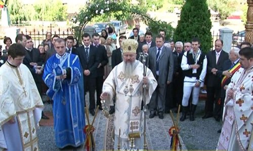 IPS Andrei a resfinţit biserica din Someşul Rece Poza 106958