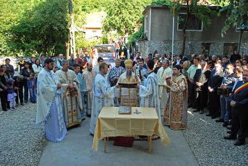 Parohia Cloşani, în haine de sărbătoare Poza 106960