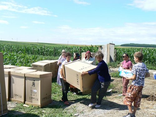 Arhiepiscopia Iaşilor continuă sprijinirea sinistraţilor Poza 107074