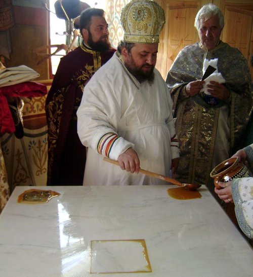 Biserica din Breazova a fost târnosită Poza 107159