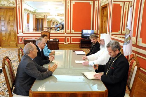 Ambasadorii Uruguayului, Mexicului şi Argentinei, în vizită la Patriarhia Română Poza 107172