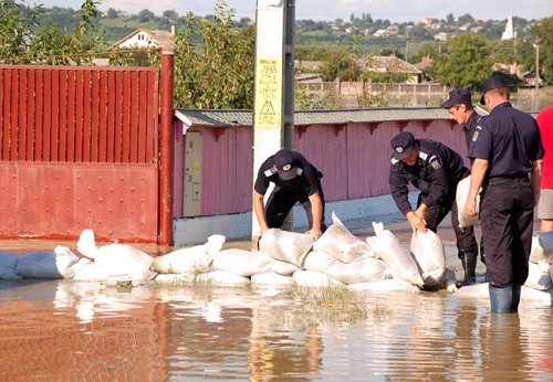 Mai puţin de jumătate din locuinţele româneşti sunt asigurate Poza 107242