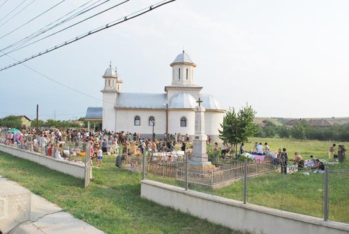 Biserica din Aurora a fost sfinţită Poza 107300