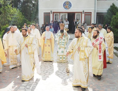 Mănăstirea Româneşti îşi serbează ocrotitorul Poza 107324