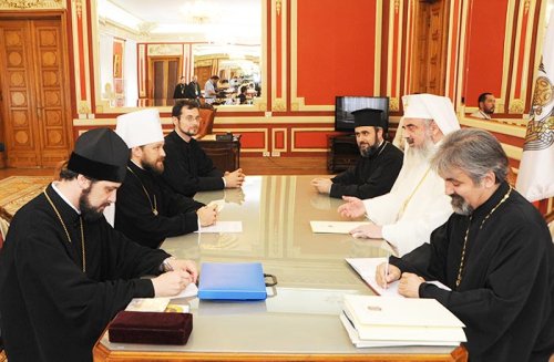 Preşedintele Departamentului pentru Relaţii Externe Bisericeşti al Patriarhiei Moscovei, în vizită la Patriarhia Română Poza 107317