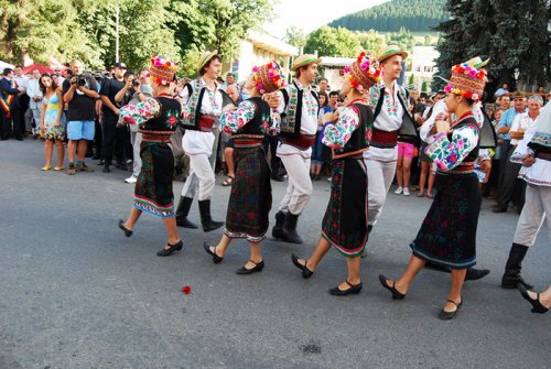 A început Festivalul Internaţional de Folclor „Întâlniri bucovinene“ Poza 107537