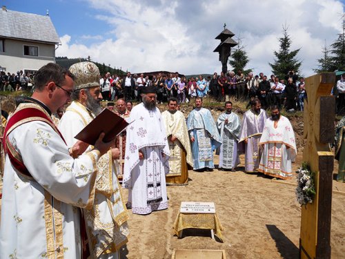 O nouă biserică la Mănăstirea Oaşa Poza 107529