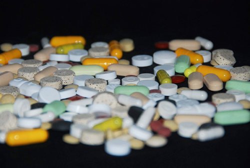 Un sfert dintre români se tratează des cu antibiotice Poza 107526