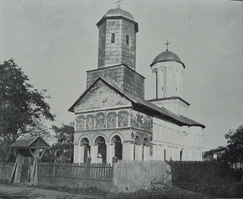 Biserica „Sfinţii Arhangheli“ din Târgovişte la începutul secolului al XX-lea Poza 107691