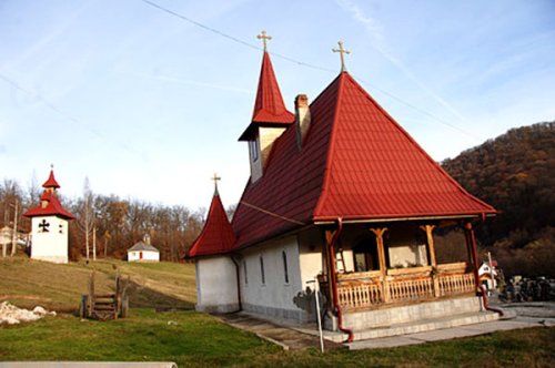 Mănăstirea Fărdea din Timiş îşi serbează hramul Poza 107849