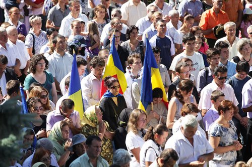 Tineri români în rugăciune şi cooperare Poza 107873