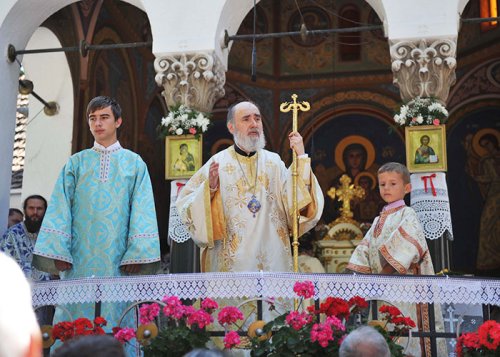 Hramul Adormirii Maicii Domnului în Arhiepiscopia Aradului Poza 107944